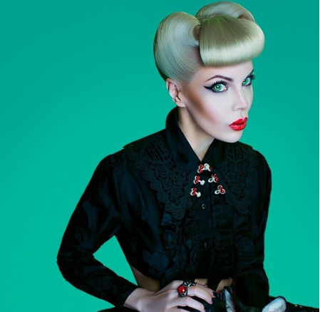 Жулия Ванг 2012 оноос зөн билгээ хөгжүүлжээ